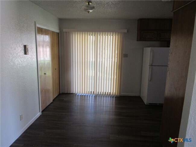 Building Photo - 2406 Shoemaker Dr