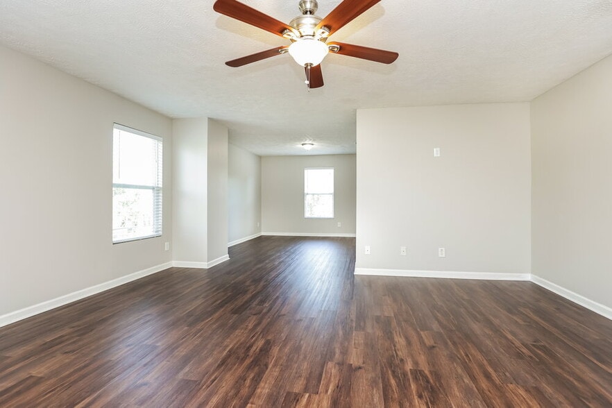 Building Photo - 227 Elderberry Way