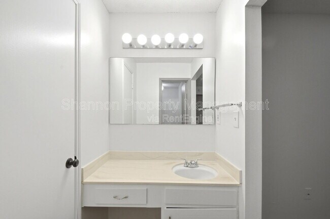 Building Photo - 2275 Triway Ln