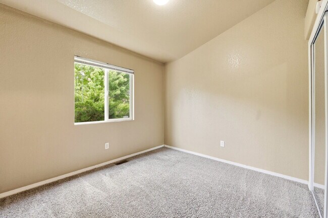 Building Photo - $2,645.95, 4 bed, 4 bath, located in Colorado Springs with a finished basement.