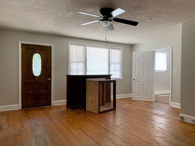 Building Photo - 608 Willard Pl