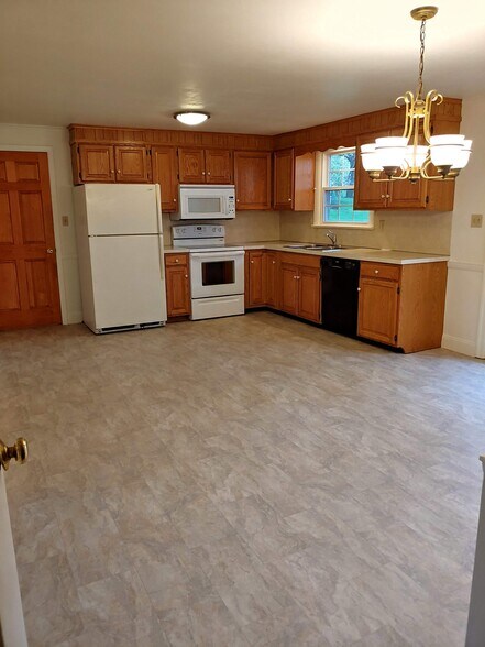 Building Photo - 325 Fairview Dr