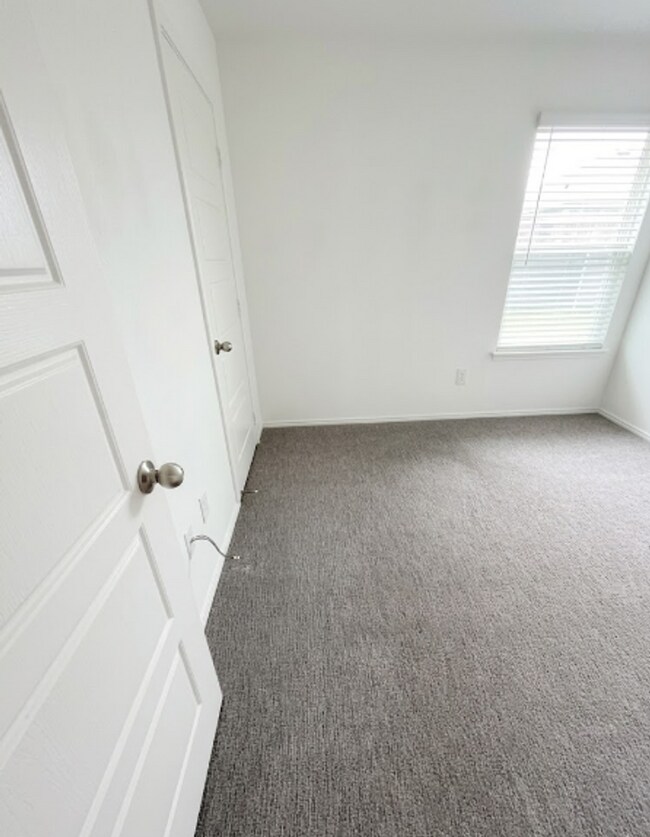 Building Photo - AVAILABLE NOW; APPLY ON OUR WEBSITE TODAY!!!