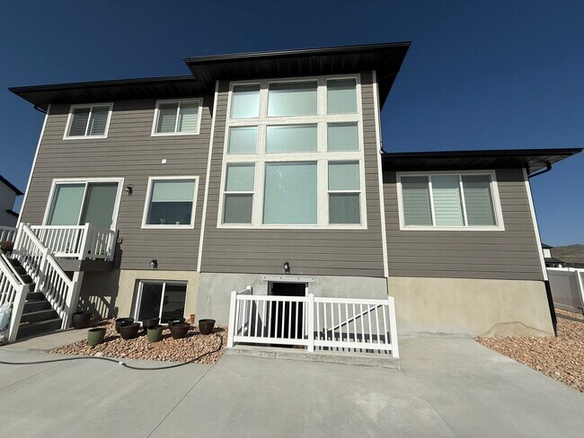 Building Photo - 2482 N Paintbrush Dr