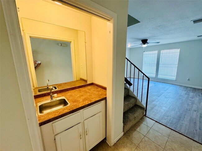 Building Photo - 5810 Twisted Pine Ct
