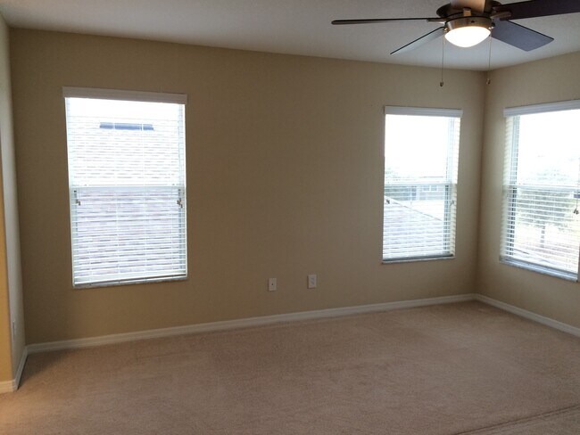 Building Photo - Beautiful 4/5 Bedroom Home in Wyndham Lakes