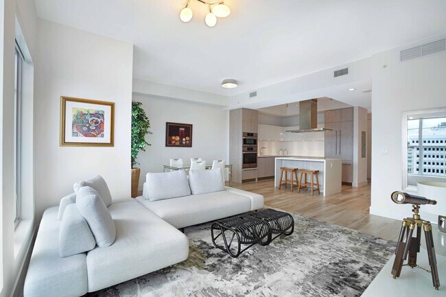 Building Photo - 155 E Boca Raton Rd