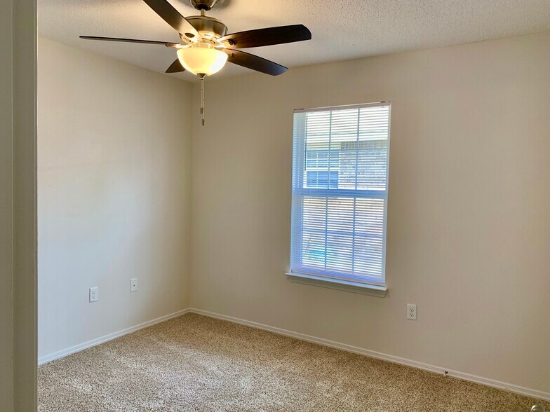 Building Photo - 4553 Barrington Ln