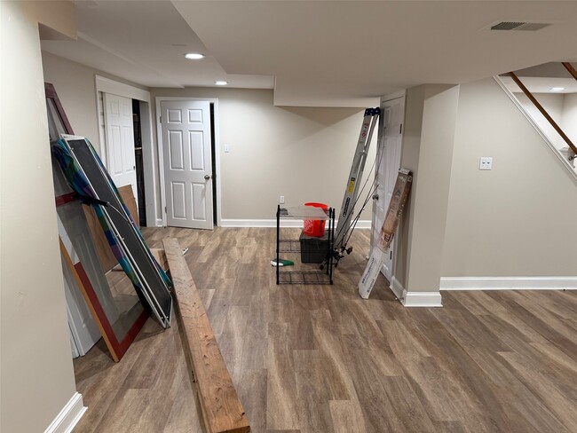 Building Photo - 17 Dover Dr