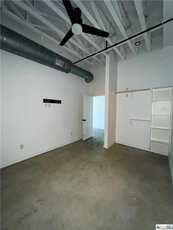 Building Photo - 301 N LBJ Dr