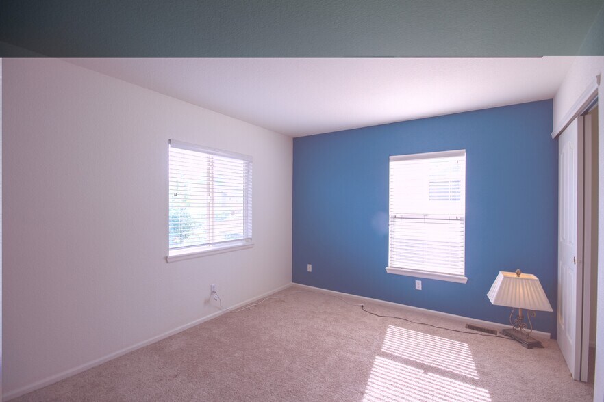 Building Photo - 5747 Jaguar Way