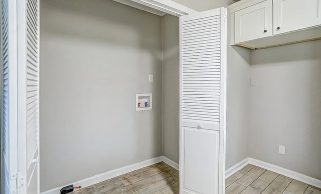 Building Photo - 3576 N Wareingwood Dr