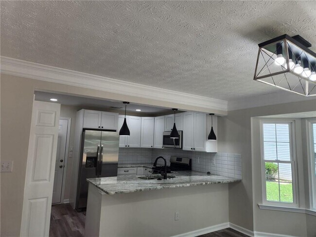 Building Photo - 5790 Hampton Ct