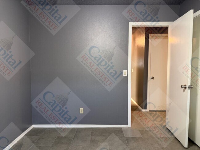 Building Photo - 804 Ranchoak Dr
