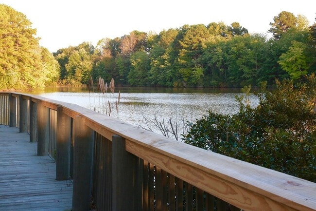 Building Photo - Available in August!  3 Bedroom 2 1/2 Bath...