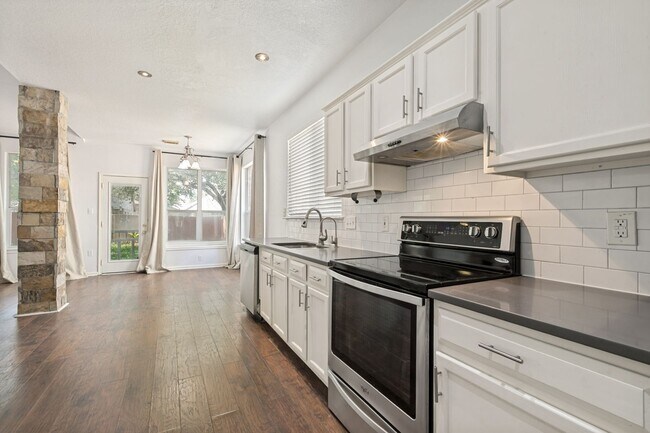 Building Photo - 3027 Fall Mist Dr