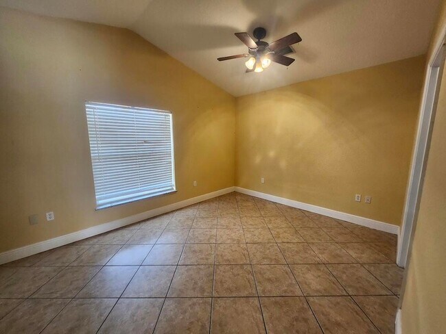 Building Photo - 4824 Cambridge St