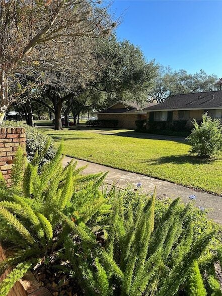 Building Photo - 16522 Diana Ln