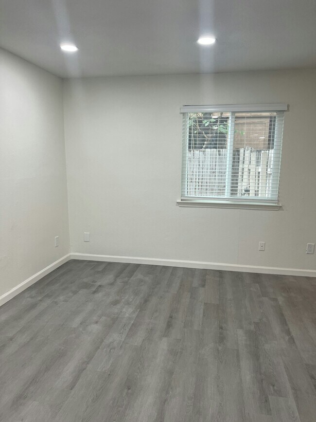 Building Photo - 3458 Willowrun Dr