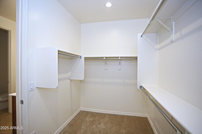 Building Photo - 879 W Finch Dr
