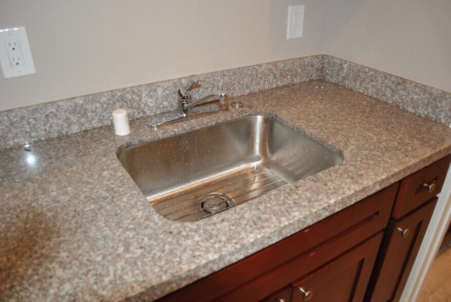 Building Photo - 21391 Locust St