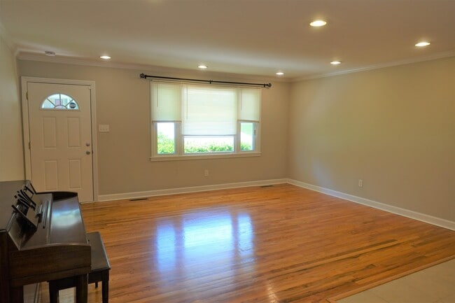Building Photo - 115 Konnarock Cir
