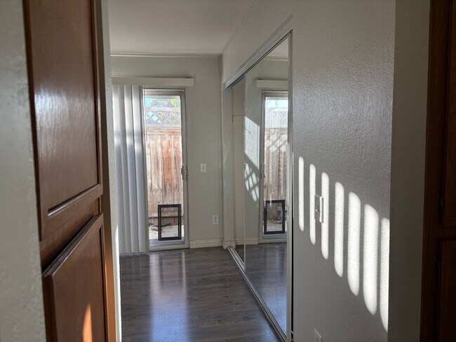 Building Photo - 2 Bedroom 2 Bath Condo Now Available - Att...