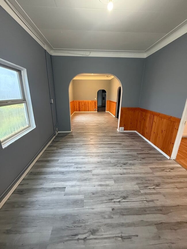 Building Photo - 4bd 1ba Home