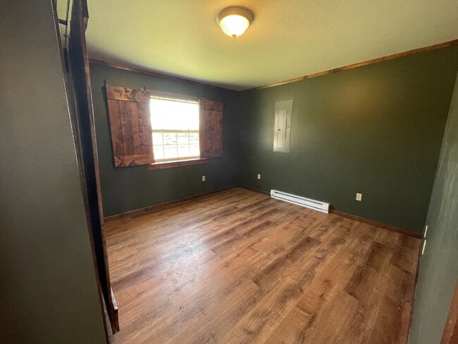 Building Photo - Comfort, Character & Extra Space