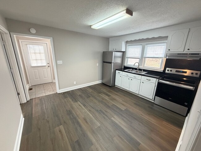 Building Photo - Charming Updated Home Minutes from Downtown Kannapolis