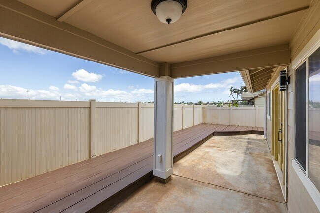 Building Photo - 3 bed plus Office room, 3 bathroom single family house.