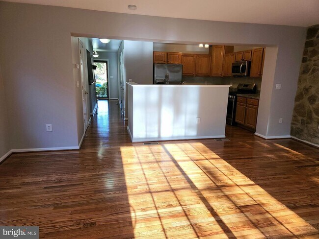 Building Photo - 125 Vernon Ct