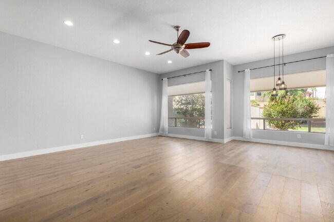 Building Photo - Arabian Views 4 bed 2 bath with pool