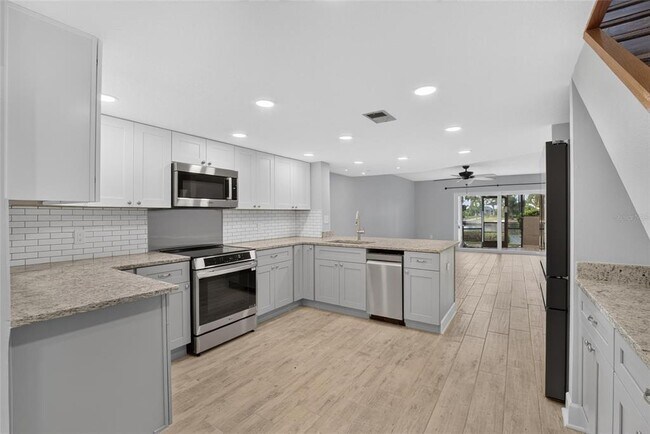 Building Photo - 1028 Apollo Beach Blvd