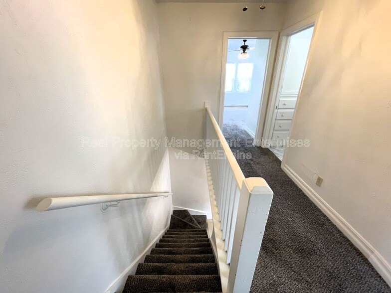 Building Photo - 737 NE 14th St