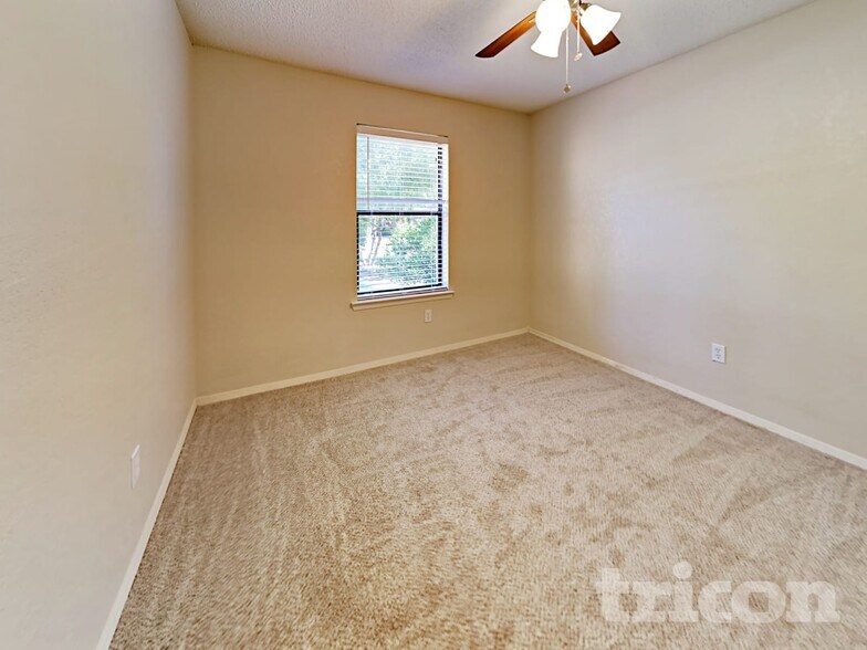 Building Photo - 5925 Fair Wind St