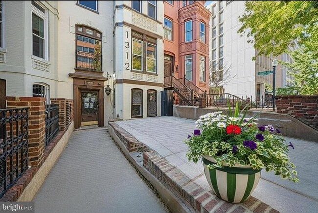Building Photo - 1312 19th St NW