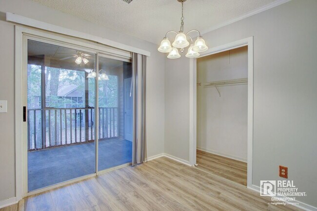 Building Photo - 7945 Parklane Ct