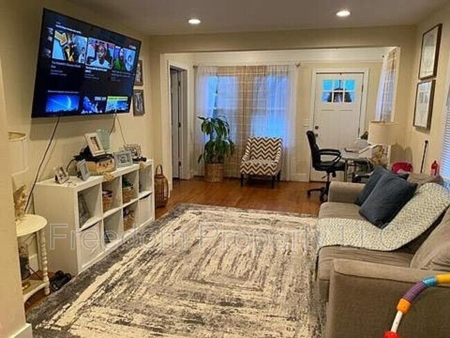 Building Photo - 18 Canal St