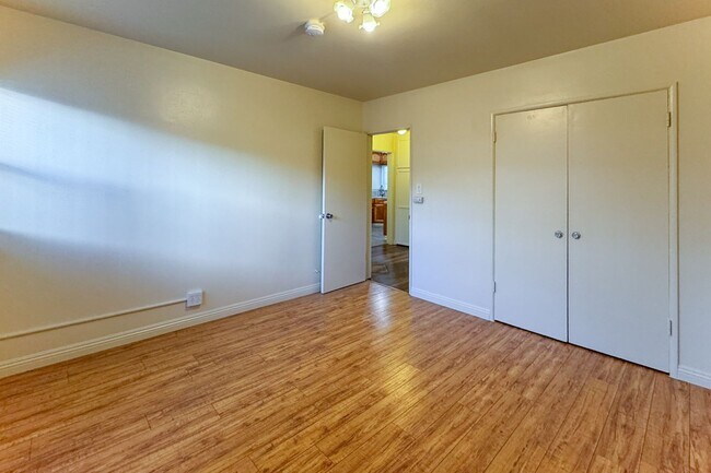 Building Photo - 4253 1/2 S Centinela Ave-