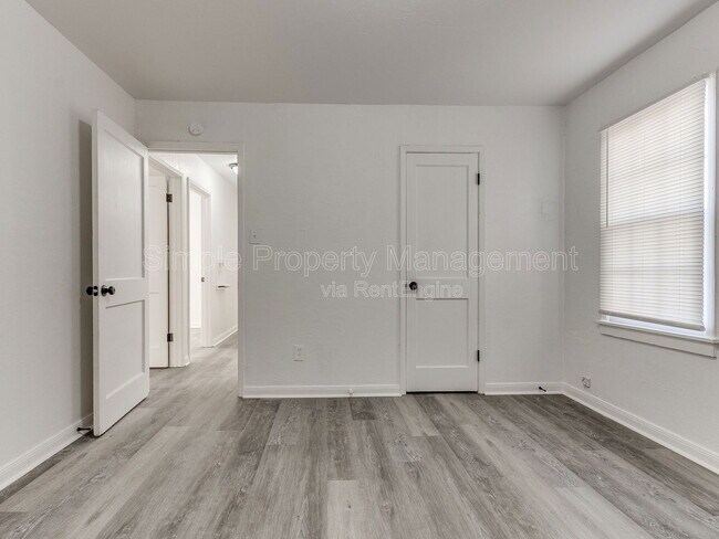 Building Photo - 405 E Northrup Dr