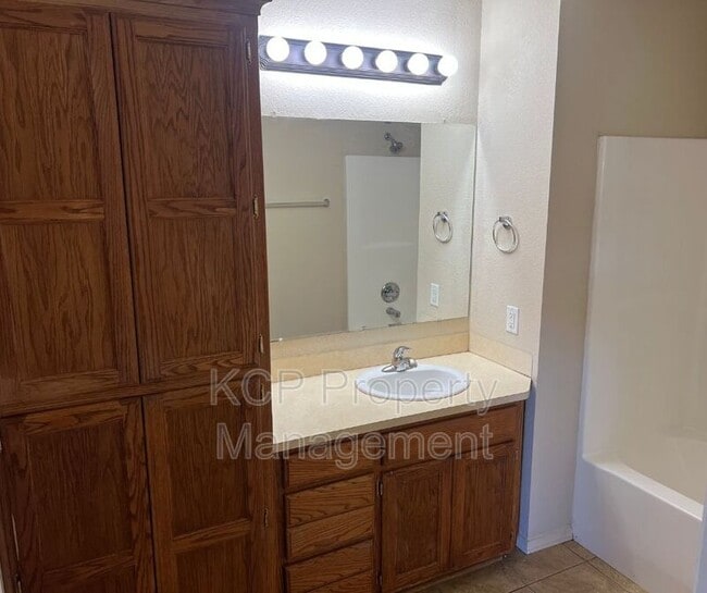 Building Photo - 2208 Kaylonni Ln