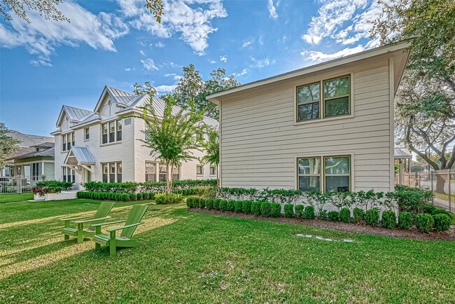 Building Photo - 218 E 14th St