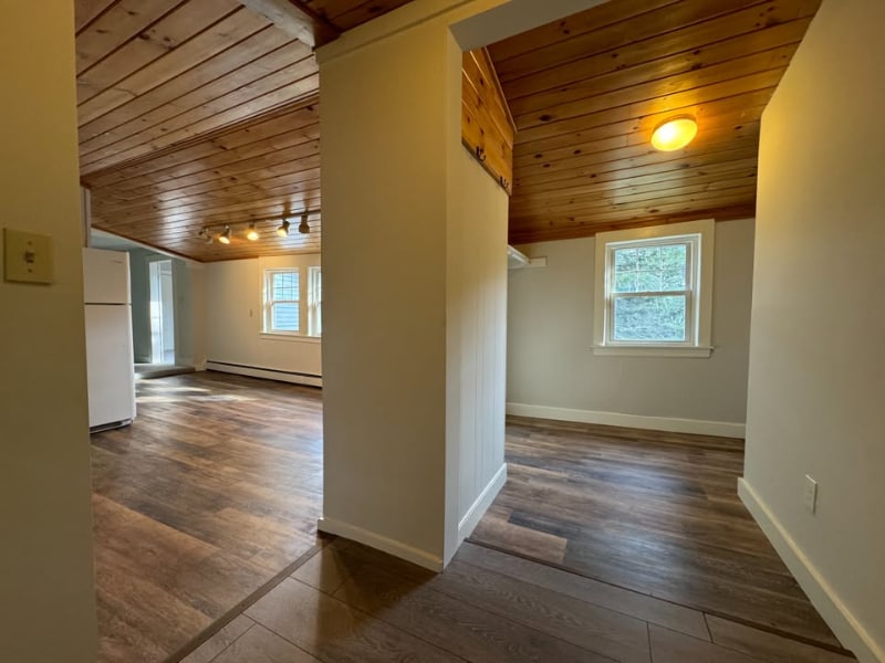 Building Photo - 121 E Main St