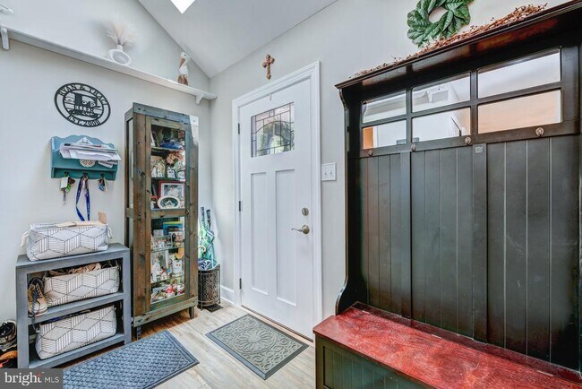 Building Photo - 994 Princeton Pl