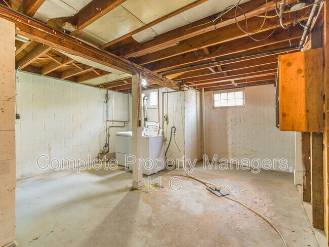 Building Photo - 1713 1st Ave NE