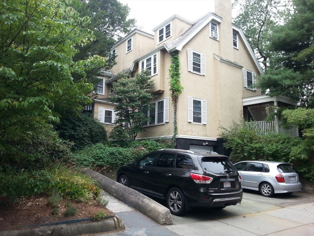 Building Photo - 474 Chestnut Hill Ave