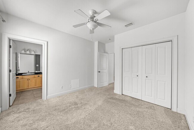 Building Photo - 11 S Wildflower Dr