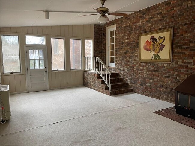 Building Photo - 119 Woodlawn Dr NE