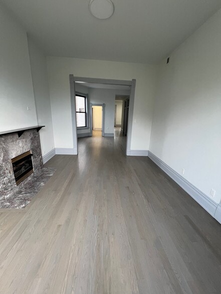 Livingroom. - 2057 W Chicago Ave